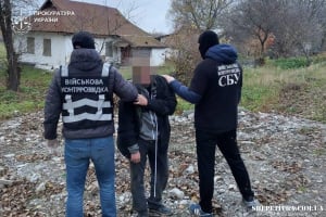 Знімав вильоти бойової авіації та електропідстанції: жителя Хмельниччини підозрюють в держзраді