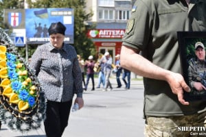 Шепетівка попрощалася з полеглим залізничником та воїном Миколою Тишковим