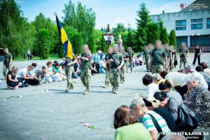 Два роки болісної невідомості: на Шепетівщині прощались із 30-річним воїном Олексієм Ніколайчуком