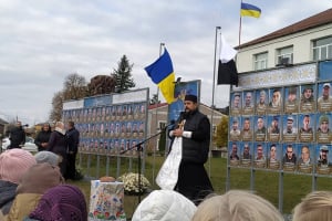 Місце, де біль перетворюється на віру: у Ізяславі відкрили Алею Надії та Віри
