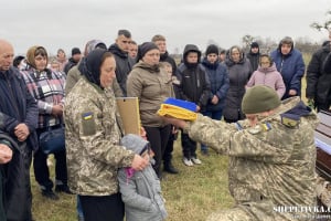 ДНК-аналіз обірвав надію: на Шепетівщині прощались із захисником Гундичем Романом