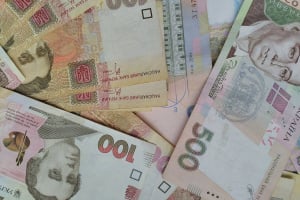 Збільшення прожиткового мінімуму і витрати на війну: який бюджет представив уряд?