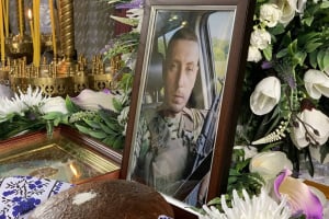 Славутська громада попрощалася із Захисником України Василем Яковчуком