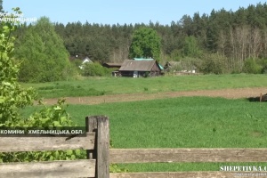 У селі на Шепетівщині люди живуть у дерев’яних будинках та без мобільного зв'язку