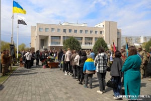 Нетішинська громада попрощалася з воїном Володимиром Баришніковим, який чотири місяці вважався зниклим