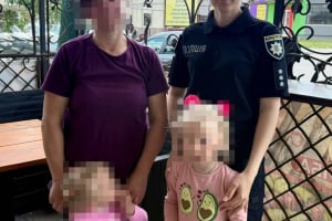 У Білогір'ї розшукали двох маленьких дівчаток, які зникли під час прогулянки в парку