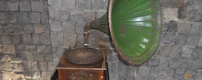 У колекції шепетівського музею зберігається старовинний грамофон