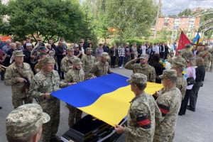 У Славуті попрощалися з полеглим воїном Василем Шинкарчуком