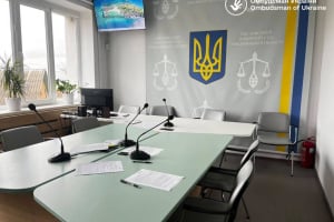 Перевірка омбудсмана в Ізяславському суді: виявлено порушення умов тримання та конвоювання обвинувачених