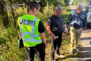 100 тисяч «відкату» за ремонт даху адмінбудівлі: голові сільради оголосили підозру та відсторонили від посади