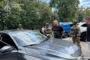 За 15 тисяч євро обіцяв вивезти до Румунії: затримали киянина за організацію схеми для військовозобов'язаного