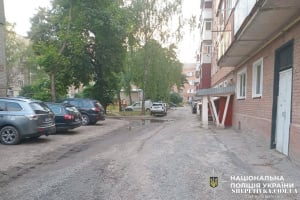 В Ізяславі 13-річний підліток погрожував ножем 7-річному хлопчику: на батьків склали протокол
