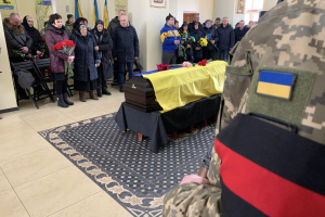Повернувся з-за кордону щоб захищати Україну: у Славуті прощались із Сахнюком Сергієм