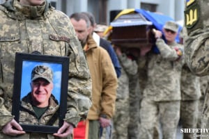 Навіки в строю: у Шепетівці віддали останню шану головному сержанту Олегу Рудніцькому