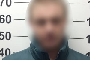У Нетішині за напад з ножем на 14-річного підлітка судили розбійника