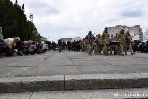 Став до лав ЗСУ разом із 18-річним сином: у Шепетівці прощалися із Олександром Кузнєцовим