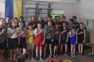 Відкритий чемпіонат Шепетівської КДЮСШ з важкої атлетики провели у день народження тренера