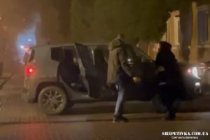 Чоловік та жінка танцювали під російську музику на алеї Героїв: як їх покарали