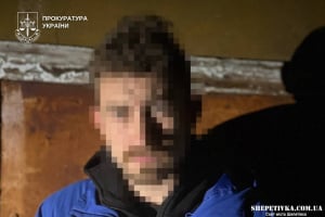 Наркопритон, дилерство та переслідування ексдружини: у Славуті судили серійного зловмисника