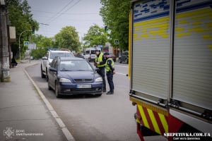 Серед водіїв та пішоходів, які не пропускали спецтранспорт екстрених служб, провели бесіди