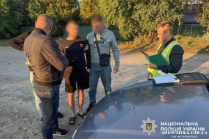 У Шепетівці поліція затримала 25-річного торгівця зброєю: продавав бойові гранати