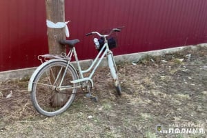 У Шепетівці автомобіль збив літню велосипедистку