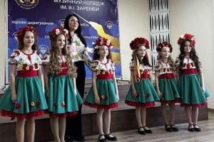 Юні шепетівські вокалісти здобули 1 місце на обласному конкурсі