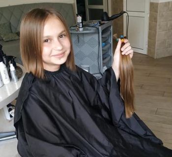 Ще одна шепетівчанка пожертвувала волоссям заради порятунку онкохворої дівчинки