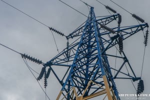 Ворожий удар по Хмельницькому та району: пошкоджено підприємство та масово знеструмлено споживачів