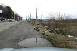 На околицях Шепетівки дорожники виявили велике стихійне сміттєзвалище