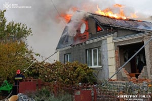 У Шепетівці та Полонному горіли житлові будинки: причина ймовірно спільна