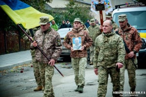 Понад 3 роки захищав українську незалежність: у засвіти провели Петрівського Володимира