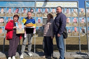 Звільнений із російського полону Василь Ткачук зняв своє фото з Алеї Віри та Надії