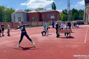 Подвійний тріумф: шепетівська легкоатлетка виборола два «срібла» на чемпіонаті області