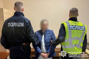 Торгувала «солями» серед місцевих: у Шепетівці поліція затримала 43-річну наркозбувачку
