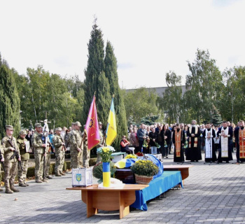 Не витримало серце: на Шепетівщині прощались із воїном Дмитром Семенюком