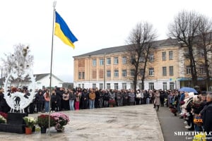 25 випускників Славутського професійного ліцею увіковічнили на меморіалі