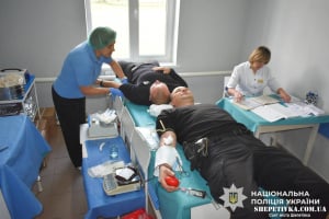У Шепетівці поліцейські здали кров для поранених військових