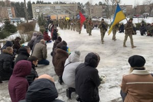 Славутська громада прощалася з військовим зв'язківцем Олексієм Хижавським