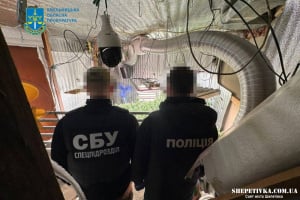 Наркотики, гроші, пістолет та гранати: на Шепетівщині викрили банду наркоторговців