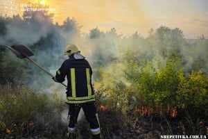 У Шепетівському районі через спалювання сухостою загинув чоловік