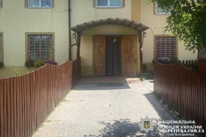 Побили та зламали щелепу 17-річному хлопцю: на Шепетівщині оголосили підозру двом братам