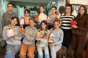 Студенти Шепетівського медичного фахового коледжу виготовляли ляльки-веснянки