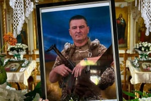 12 років присвятив захисту Батьківщини: Крупецька громада попрощалася з полеглим десантником Олександром Черешневим