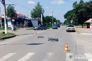 У Славуті 79-річний велосипедист втрапив під колеса автомобіля