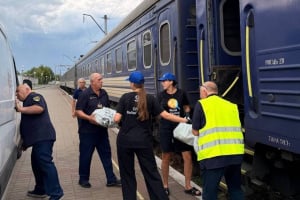 Затримки поїздів через обстріли: ситуація на станції Шепетівка та перелік рейсів