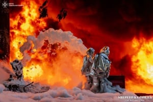 Рятувальники Хмельниччини показали як ліквідовували пожежу після ворожої атаки