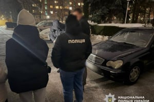 Понад 2000 доларів за автобусний маршрут: затримано посадовця Хмельницької ОВА на неправомірній вигоді