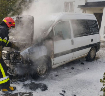 Минулої доби на Шепетівщині горів автомобіль та екосистеми (відео)