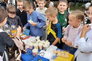 У шепетівській гімназії №1 на благодійному ярмарку вдалось зібрати понад 32 тис грн